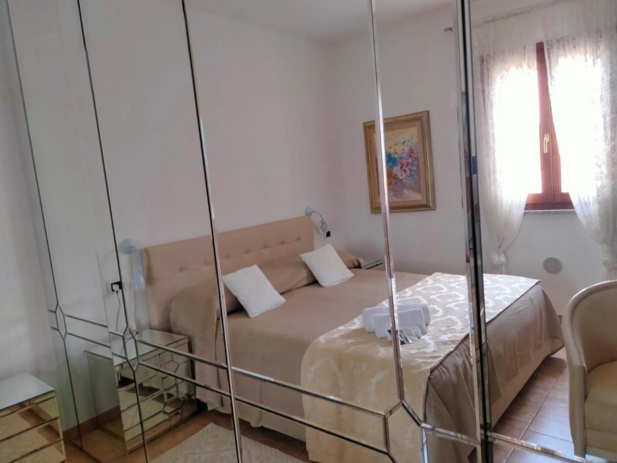 Bed and Breakfast La Casa Dei Fenicotteri Ольбія Екстер'єр фото